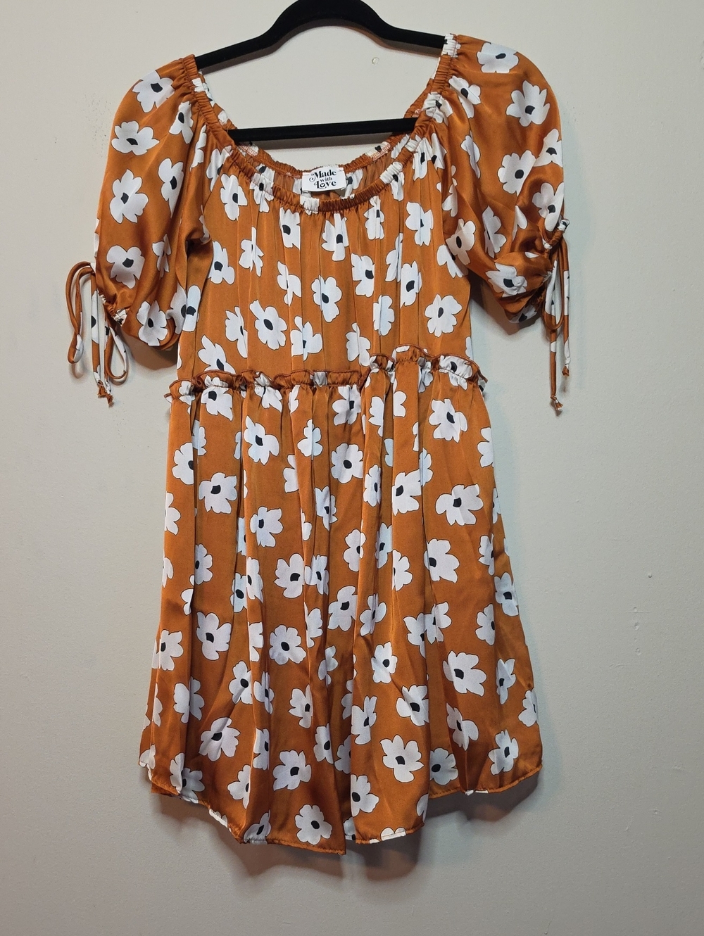 Made With Love Rustic Floral Ruched-Sleeve Diasy Mini Dress